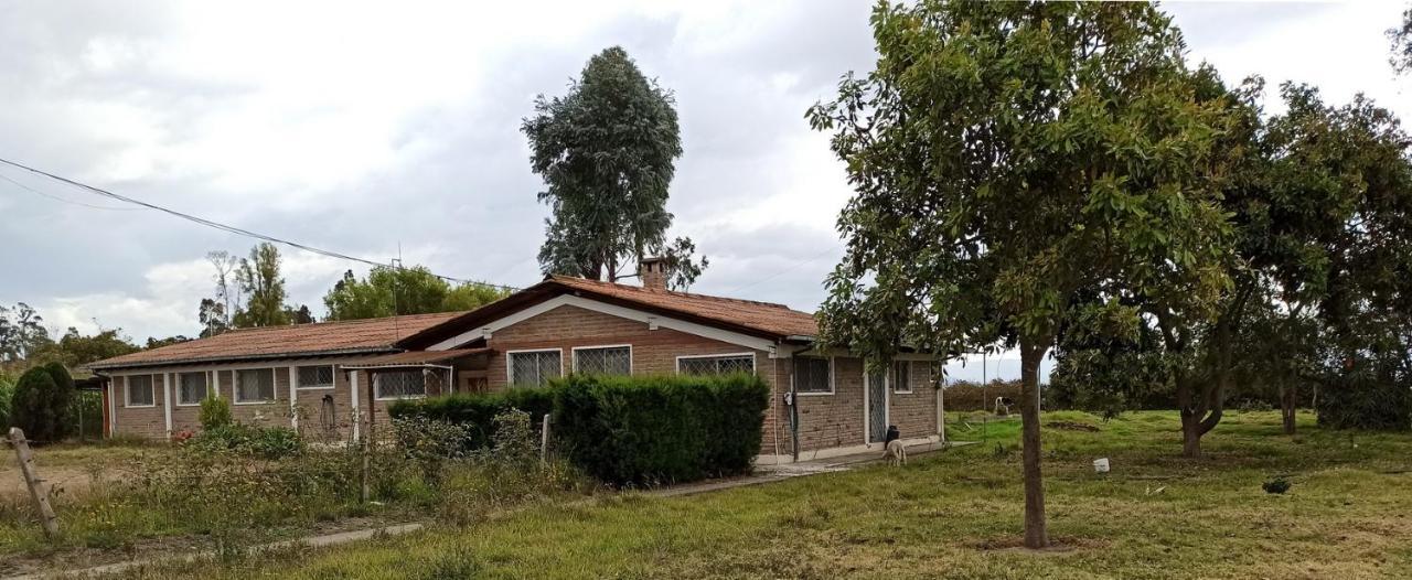 Quito Eco Lodge Airport - B&B Tababela Exterior photo